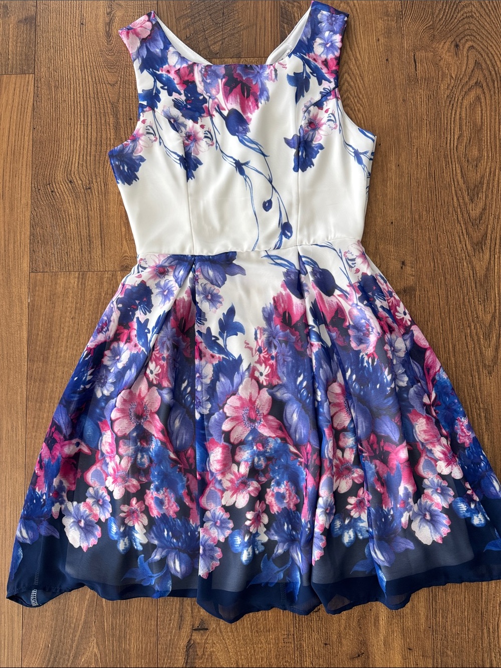 Pretty floral spring / summer dress, size S